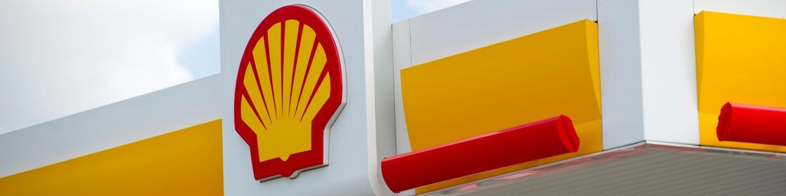 Shell service station showing Shell Pecten,Farnborough Retail 2011