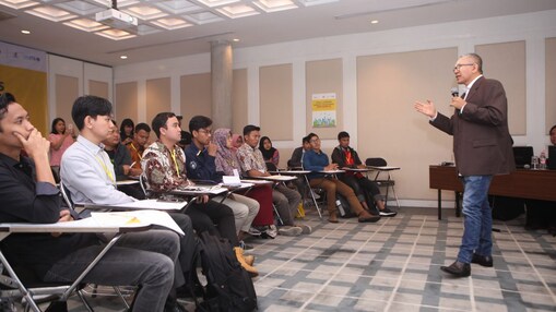 Darwin Silalahi, President Director & Country Chairman of Shell Indonesia delivering his remarks during the Opening Session of Energy Solutions Bootcamp #3